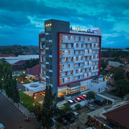 Metland Hotel Cirebon Εξωτερικό φωτογραφία