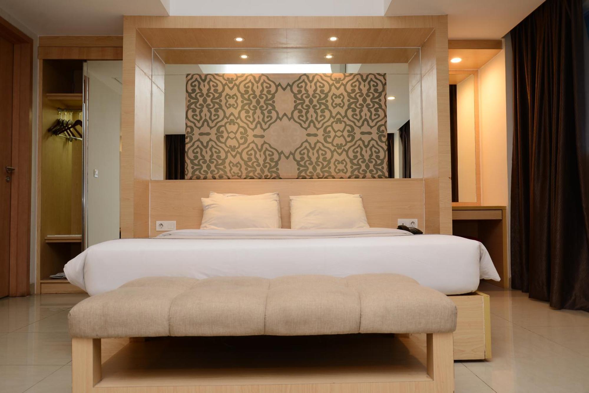 Metland Hotel Cirebon Εξωτερικό φωτογραφία