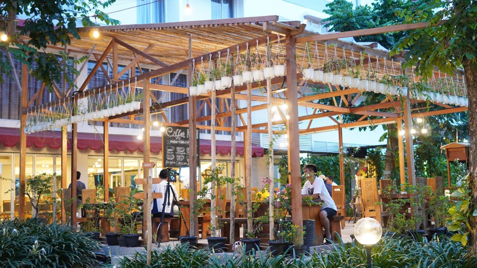 Metland Hotel Cirebon Εξωτερικό φωτογραφία